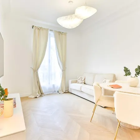 Charming 2br - 6p - Eiffel Tower Apartment *